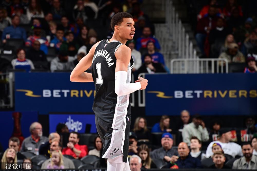 终于上场了！王霜第61分钟为武汉女足替补登场，此前两场未登场.